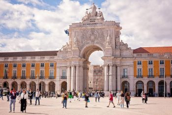 পর্তুগালের গোল্ডেন ভিসা:  নাগরিকত্ব গ্রহণের এখনই সেরা সুযোগ