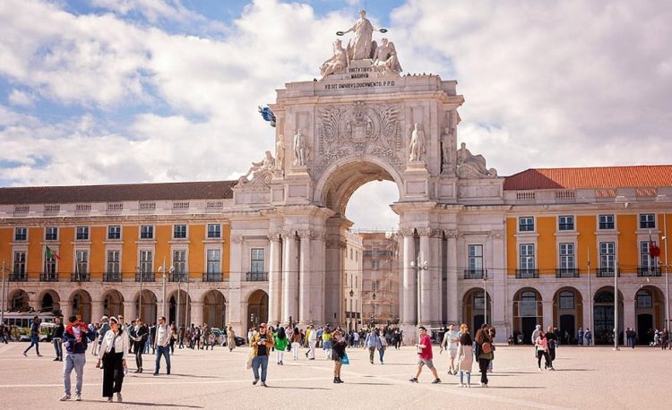 পর্তুগালের গোল্ডেন ভিসা:  নাগরিকত্ব গ্রহণের এখনই সেরা সুযোগ