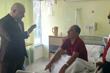 কুয়েতে চিকিৎসাধীন বাংলাদেশিদের খোঁজখবর নিলেন রাষ্ট্রদূত