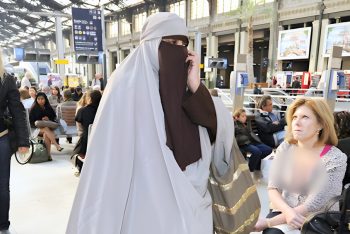 পর্তুগালে জনসমক্ষে বোরখা পরা নিষিদ্ধ: সংসদে ‘বিতর্কিত আইন’ অনুমোদন