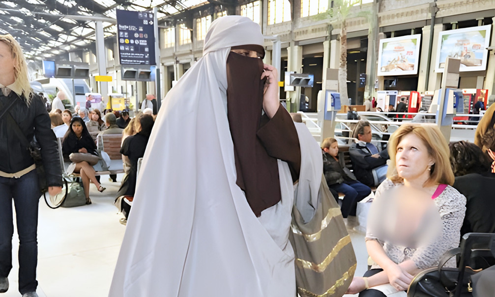 পর্তুগালে জনসমক্ষে বোরখা পরা নিষিদ্ধ: সংসদে ‘বিতর্কিত আইন’ অনুমোদন