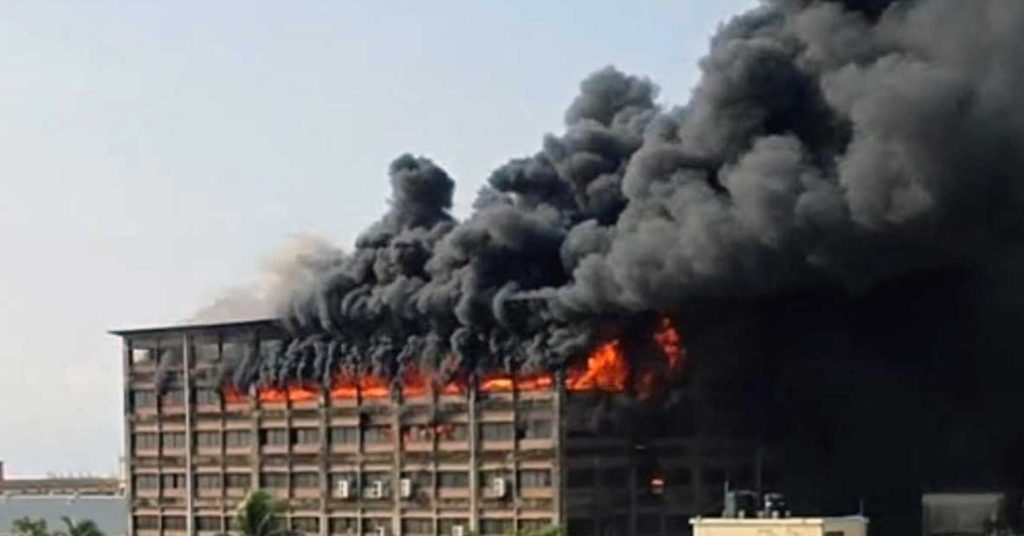 চট্টগ্রাম ইপিজেডে কারখানায় ভয়াবহ অগ্নিকাণ্ড, নিয়ন্ত্রণে ১৬ ইউনিট