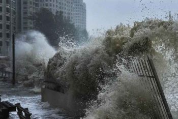 চীনে আঘাত হানলো টাইফুন ‘মাতমো’