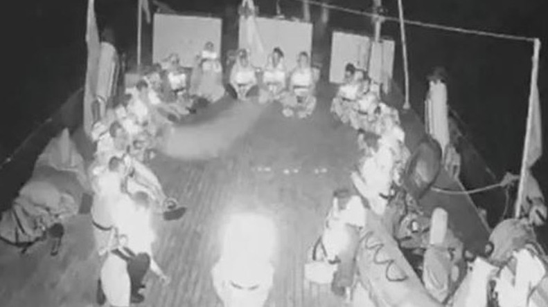 গ্লোবাল সুমুদ ফ্লোটিলায় ইসরায়েলি হামলা, শতাধিক কর্মী আটক