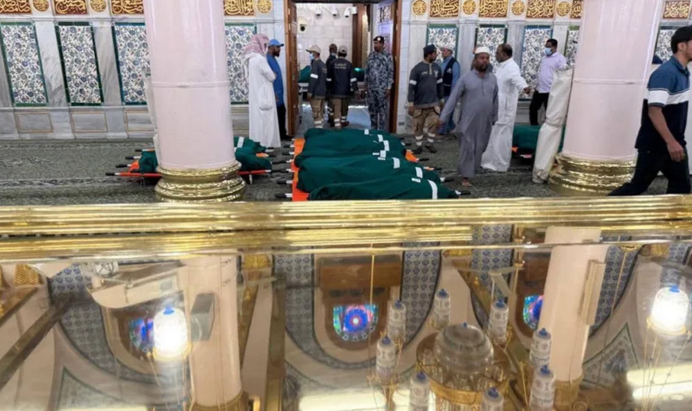 সড়ক দুর্ঘটনায় নিহত ৪২ ভারতীয় ওমরাহ যাত্রীর দাফন হলো জান্নাতুল বাকিতে