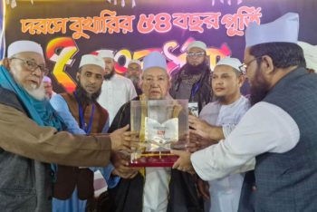 সিলেটে  ৫৪ বছর হাদিস পড়িয়ে স্মরণীয় সংবর্ধনা পেলেন মাওলানা মুখলিসুর রহমান কিয়ামপুরী