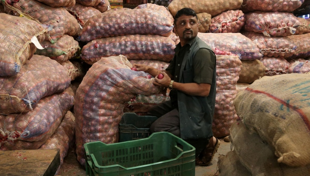বাংলাদেশ মুখ ফিরিয়ে নেওয়ায় কাঁদছেন ভারতের পেঁয়াজ ব্যবসায়ীরা