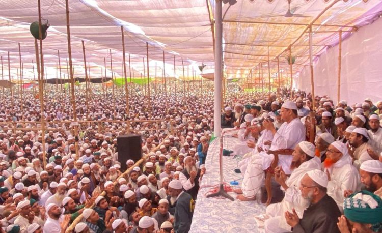 আখেরী মুনাজাতের মাধ্যমে শেষ হলো চরমোনাই মাহফিল