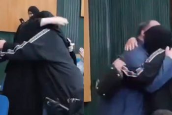 একসঙ্গে হজের লটারি জিতলেন ৩ ভাইবোন, আনন্দে লুটিয়ে পড়লেন সিজদায়