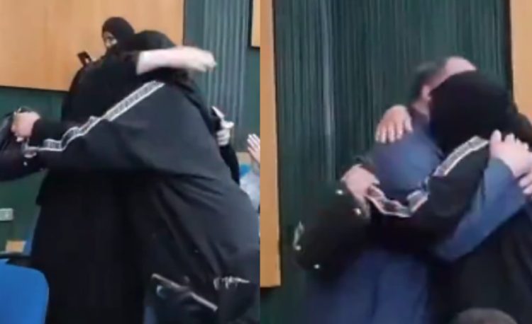 একসঙ্গে হজের লটারি জিতলেন ৩ ভাইবোন, আনন্দে লুটিয়ে পড়লেন সিজদায়