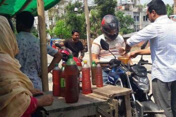 ১৩ নভেম্বর ঘিরে রাস্তার ধারে তেল বিক্রি বন্ধ