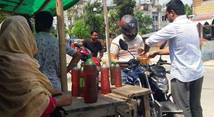 ১৩ নভেম্বর ঘিরে রাস্তার ধারে তেল বিক্রি বন্ধ