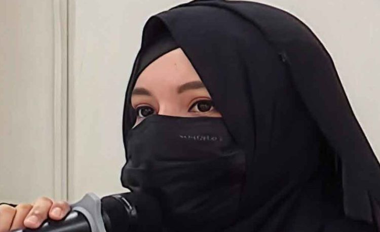 ‘আল্লাহর ওয়াস্তে আপনারা আমাকে নিয়ে নোংরামি করিয়েন না’