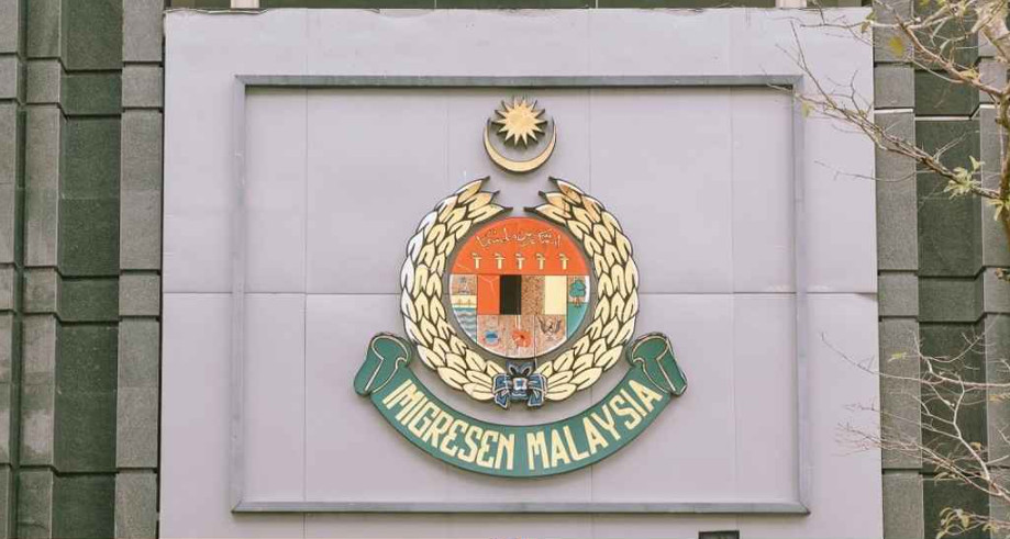 মালয়েশিয়ায় বিশেষ অভিযানে ১২ বাংলাদেশি আটক