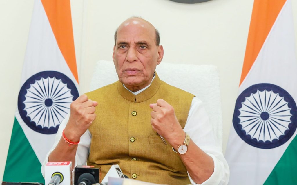 ড. ইউনূসকে ভাবনাচিন্তা করে কথা বলতে বললেন ভারতের প্রতিরক্ষামন্ত্রী