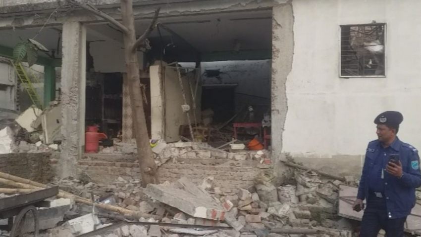 কেরানীগঞ্জে মাদরাসা ভবনে ভয়াবহ বিস্ফোরণ; আহত ৪