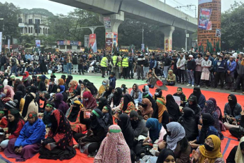 শাহবাগে সর্বাত্মক অবরোধ: ২৪ দিনে হাদি হত্যার বিচার শেষ করার দাবি
