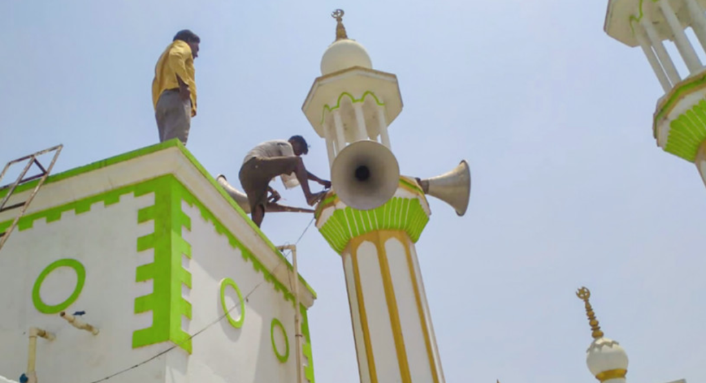 শব্দ দূষণের অজুহাতে ভারতে কেড়ে নেওয়া হলো মসজিদের লাউড স্পিকার