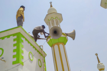 শব্দ দূষণের অজুহাতে ভারতে কেড়ে নেওয়া হলো মসজিদের লাউড স্পিকার