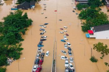 ইন্দোনেশিয়ায় ভয়াবহ বন্যা-ভূমিধস; নিহত ছাড়াল ৯০০
