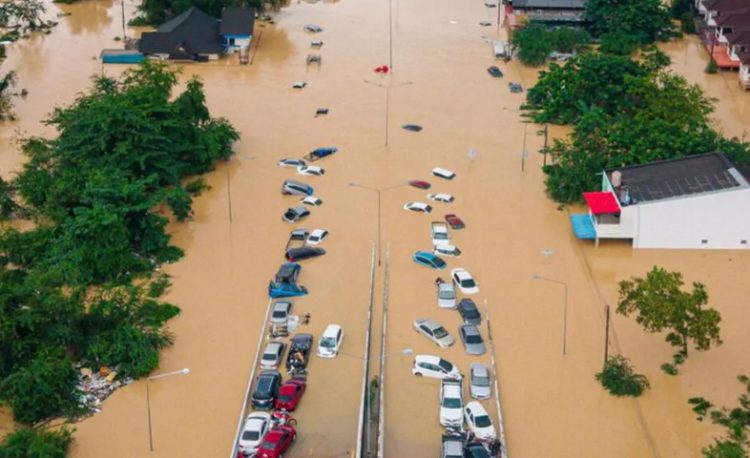 ইন্দোনেশিয়ায় ভয়াবহ বন্যা-ভূমিধস; নিহত ছাড়াল ৯০০