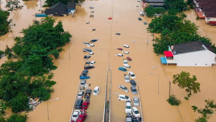 ইন্দোনেশিয়ায় ভয়াবহ বন্যা-ভূমিধস; নিহত ছাড়াল ৯০০
