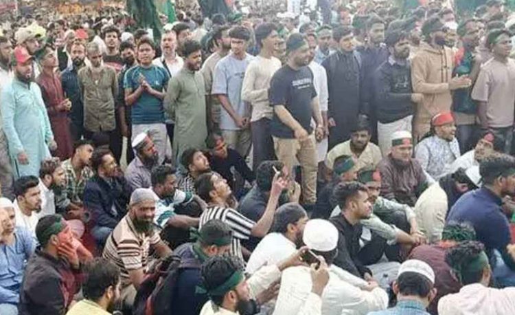 শাহবাগ থেকে ভারতীয় পণ্য বয়কটের ডাক