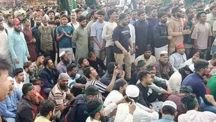 শাহবাগ থেকে ভারতীয় পণ্য বয়কটের ডাক