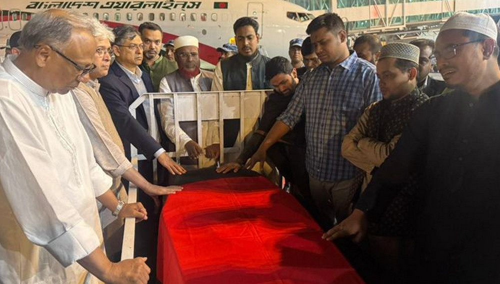 দেশে পৌঁছেছে ওসমান হাদির মরদেহ 