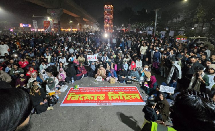 শাহবাগে অবরোধ চালিয়ে যাওয়ার ঘোষণা ইনকিলাব মঞ্চের