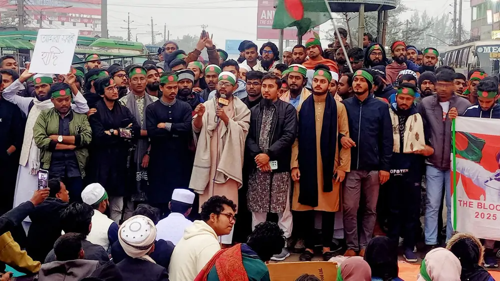 হাদি হত্যার বিচার দাবিতে ঢাকা-বরিশাল মহাসড়ক অবরোধ