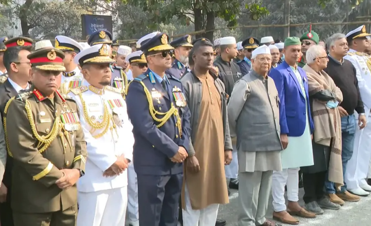 খালেদা জিয়ার জানাজায় অংশ নিয়েছেন প্রধান উপদেষ্টা