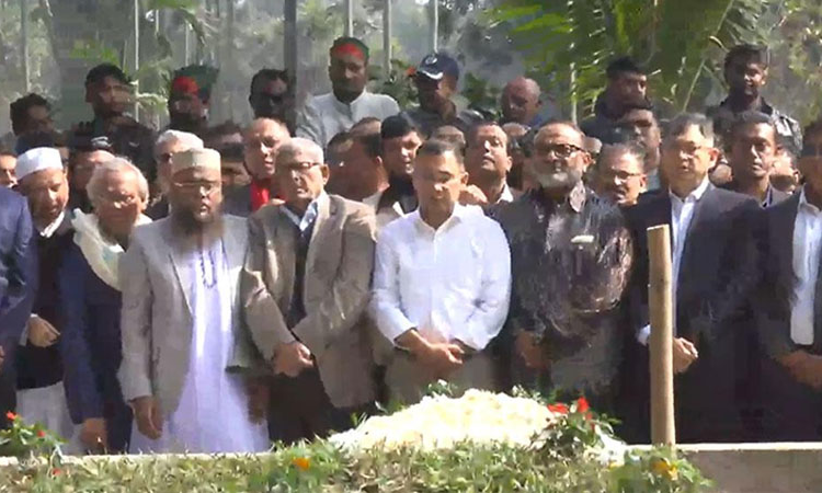 শহীদ ওসমান হাদির কবর জিয়ারত করলেন তারেক রহমান