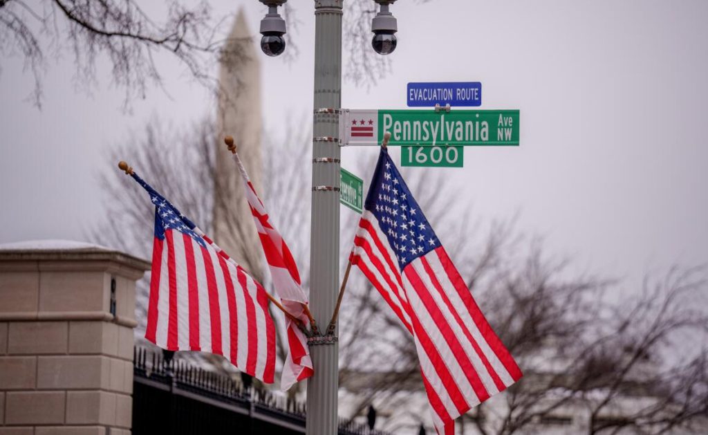 আমেরিকার ভ্রমণ নিষেধাজ্ঞায় যুক্ত হচ্ছে আরও বহু দেশ; তালিকায় কারা?