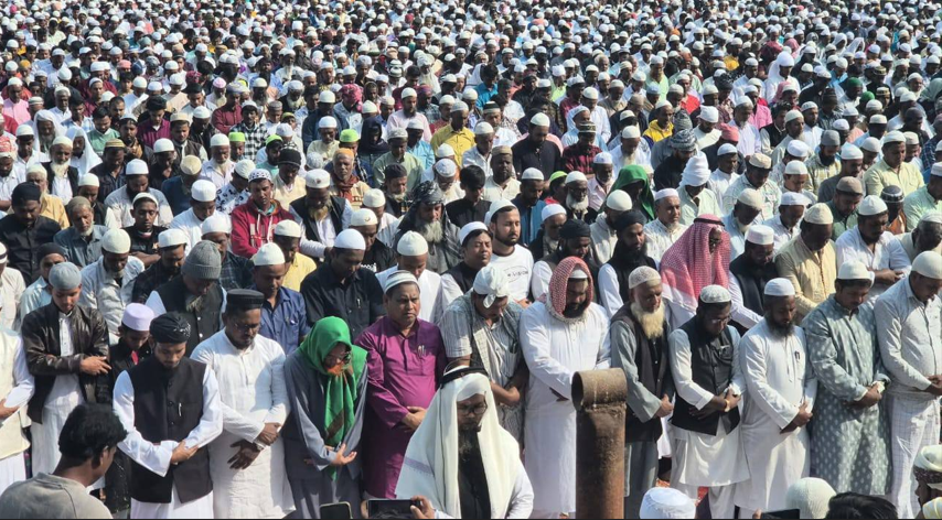 প্রস্তাবিত বাবরি মসজিদে প্রথম জুমায় লাখো মানুষের ভিড়