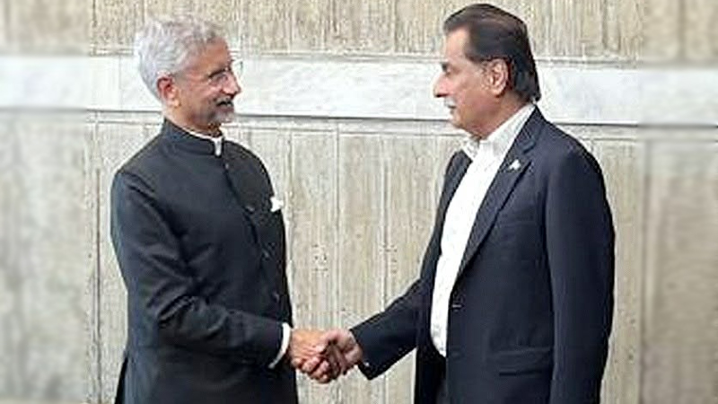 ঢাকায় দিল্লি-ইসলামাবাদের শীর্ষ কর্তাদের বৈঠক