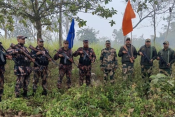 সীমান্তে কাঁটাতার দেওয়ার প্রচেষ্টা: বিজিবির বাঁধার মুখে পিছু হটল ভারতীয় বিএসএফ