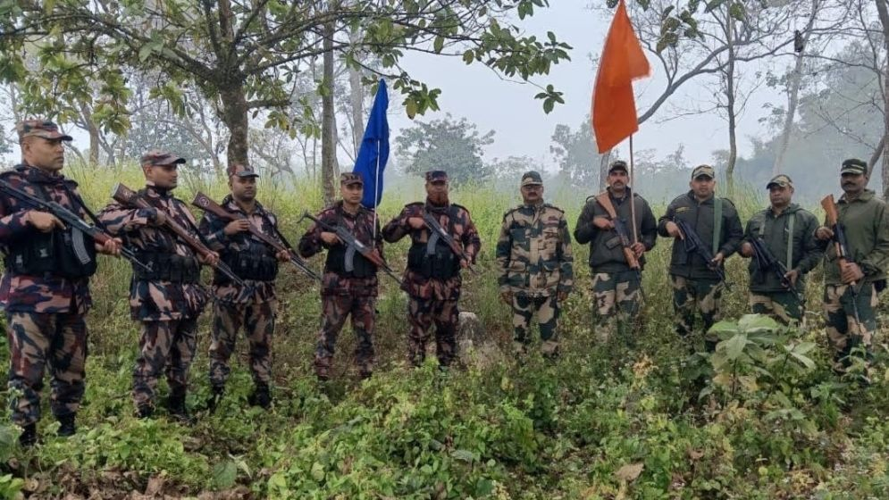 সীমান্তে কাঁটাতার দেওয়ার প্রচেষ্টা: বিজিবির বাঁধার মুখে পিছু হটল ভারতীয় বিএসএফ