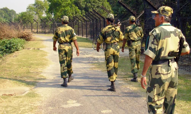 বাংলাদেশ সীমান্তে বিএসএফ জওয়ান গুলিবিদ্ধ, তীব্র উত্তেজনা