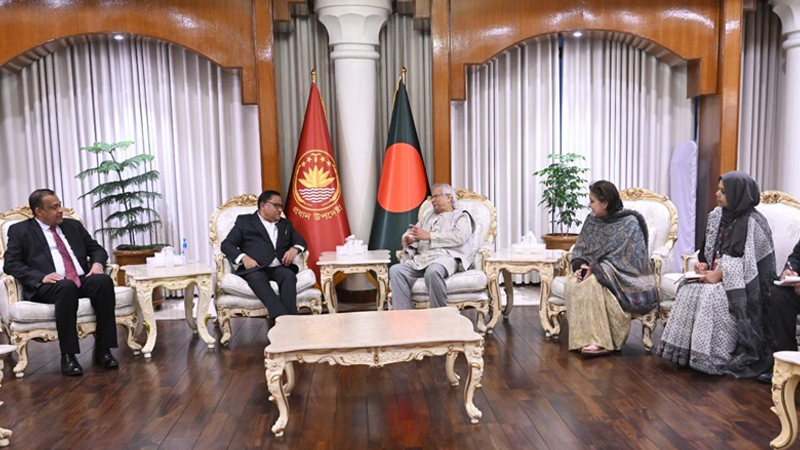 আঞ্চলিক নেতাদের সার্ককে জাগ্রত করার আহ্বান প্রধান উপদেষ্টার