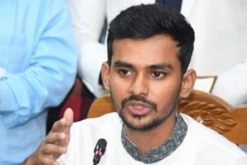 ১৭ বছর লন্ডনে ছিলেন, আগে বাস থেকে নেমে হেঁটে দেখুন: আসিফ মাহমুদ