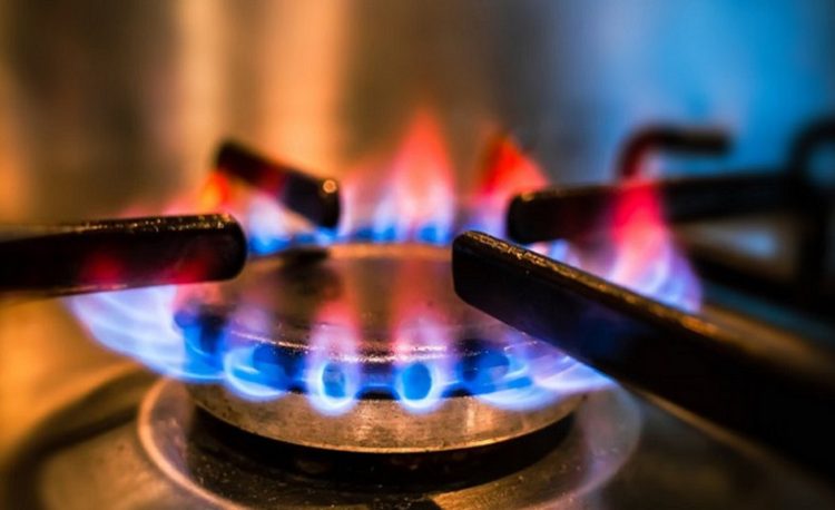 রাজধানীতে গ্যাসের তীব্র সংকটে বিপাকে নগরবাসী