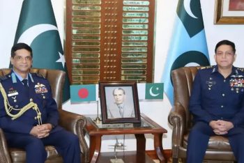 পাকিস্তান থেকে জেএফ-১৭ যুদ্ধবিমান কিনতে আলোচনা করছে বাংলাদেশ