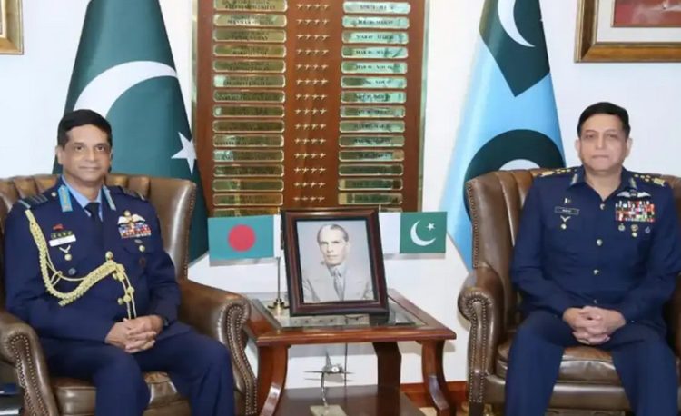 পাকিস্তান থেকে জেএফ-১৭ যুদ্ধবিমান কিনতে আলোচনা করছে বাংলাদেশ