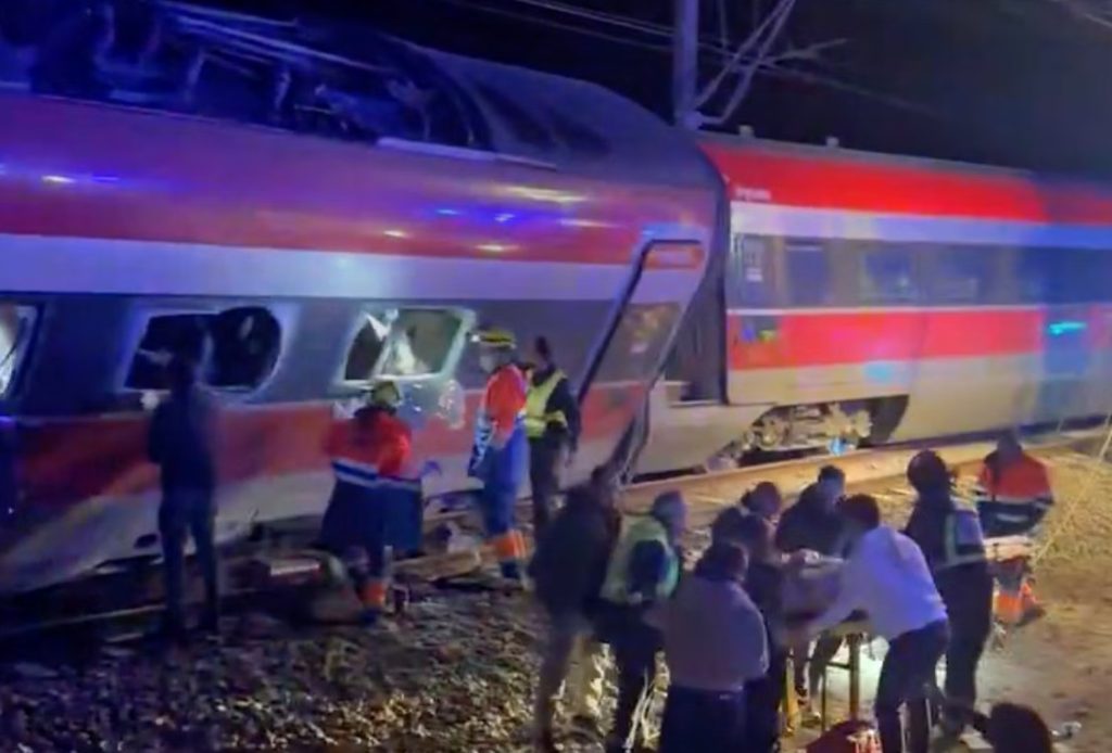 স্পেনে ভয়াবহ ট্রেন দুর্ঘটনায় নিহত অন্তত ২১