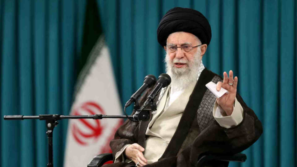 ট্রাম্পকেই ক্ষমতাচ্যুত করার হুঁশিয়ারি দিলেন খামেনি