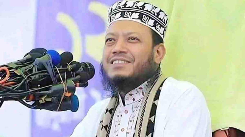 কোকোকে নিয়ে কটুক্তি, খুলনায় আমির হামজার বিরুদ্ধে মামলা