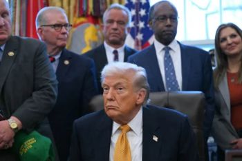 ইরান ইস্যুতে ট্রাম্পের হঠাৎ নমনীয় সুর, নেপথ্যে তেহরানের সুস্পষ্ট হুমকি