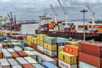 চট্টগ্রাম বন্দরে অনির্দিষ্টকালের কর্মবিরতি ঘোষণা