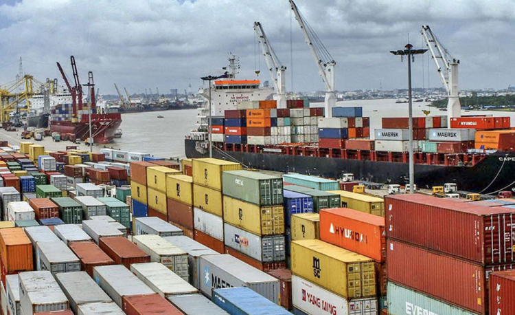 চট্টগ্রাম বন্দরে অনির্দিষ্টকালের কর্মবিরতি ঘোষণা